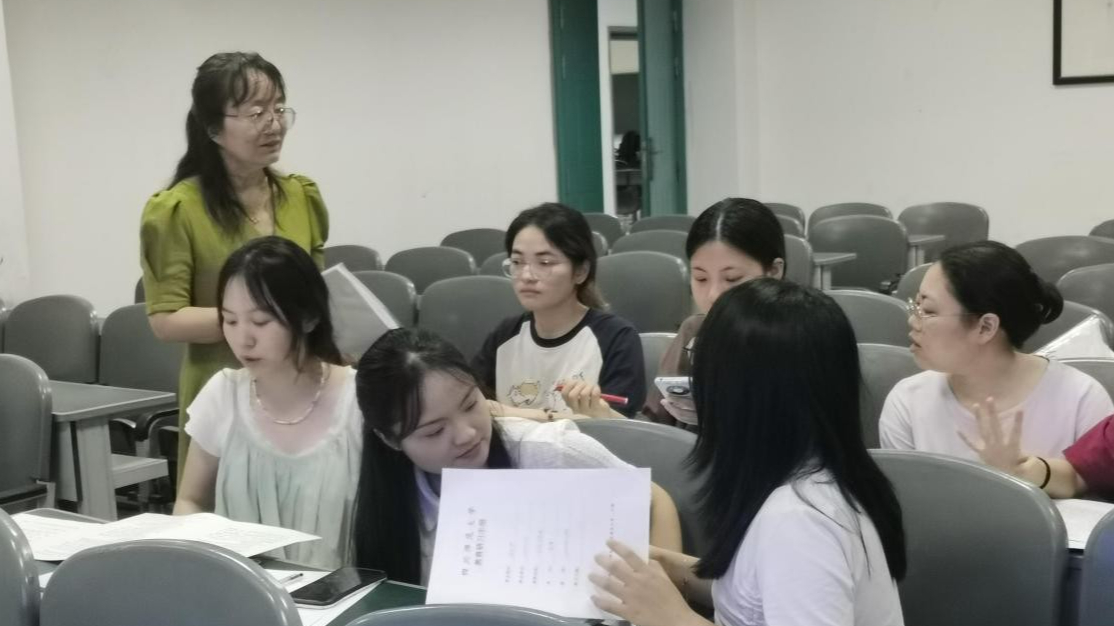 外国语学院  黄河